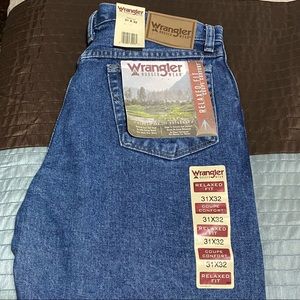 Wrangler Rugged Wear Relaxed Fit Jean 31 x 32 NWT